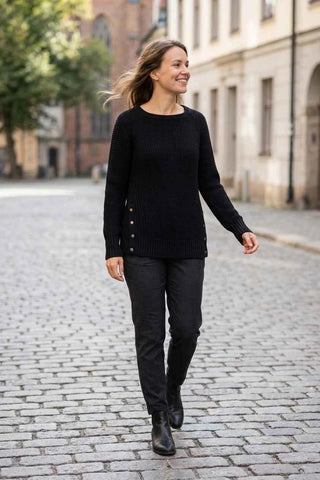 Sweter damski prążkowany z guzikami - Czarny