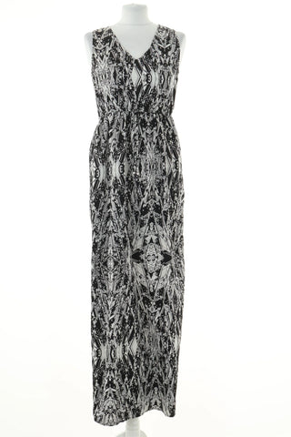 Čierne šaty so vzorom