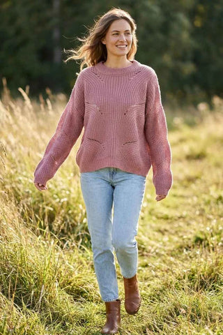 Sweter oversize z ażurowym wzorem - Różowy